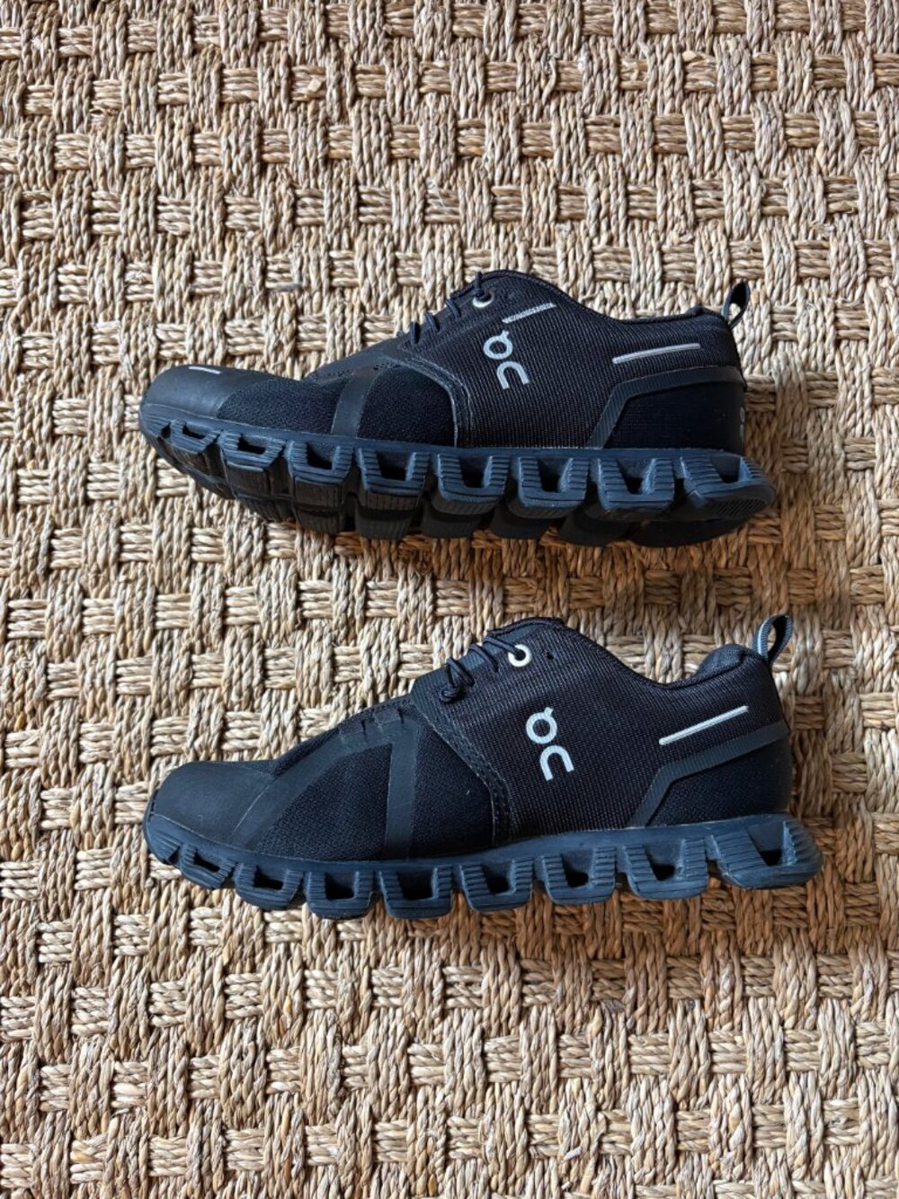 On Women's Cloud 6 WP Sneakers in Black - Picture 9 of 12